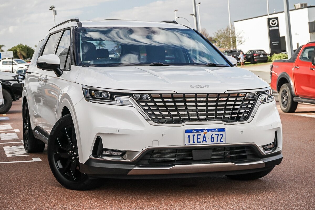 Kia Carnival image 1