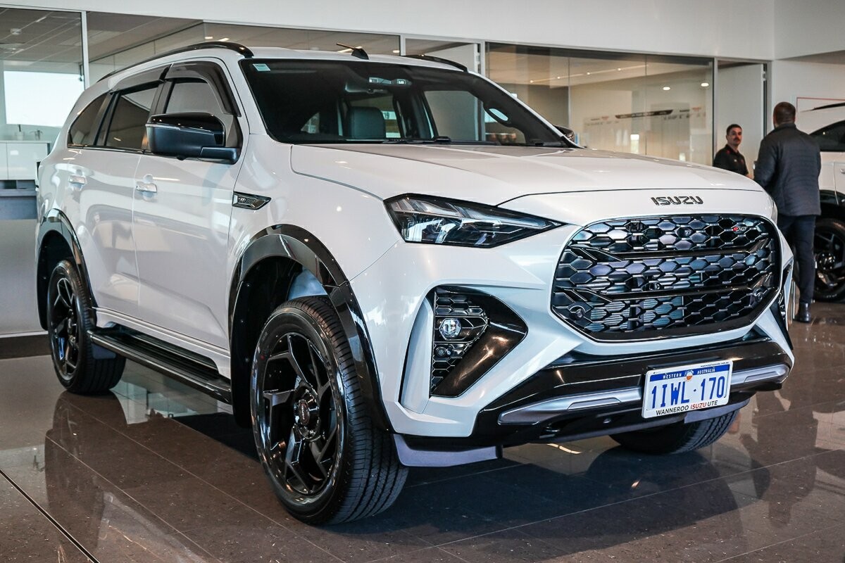 Isuzu Mu-x image 1