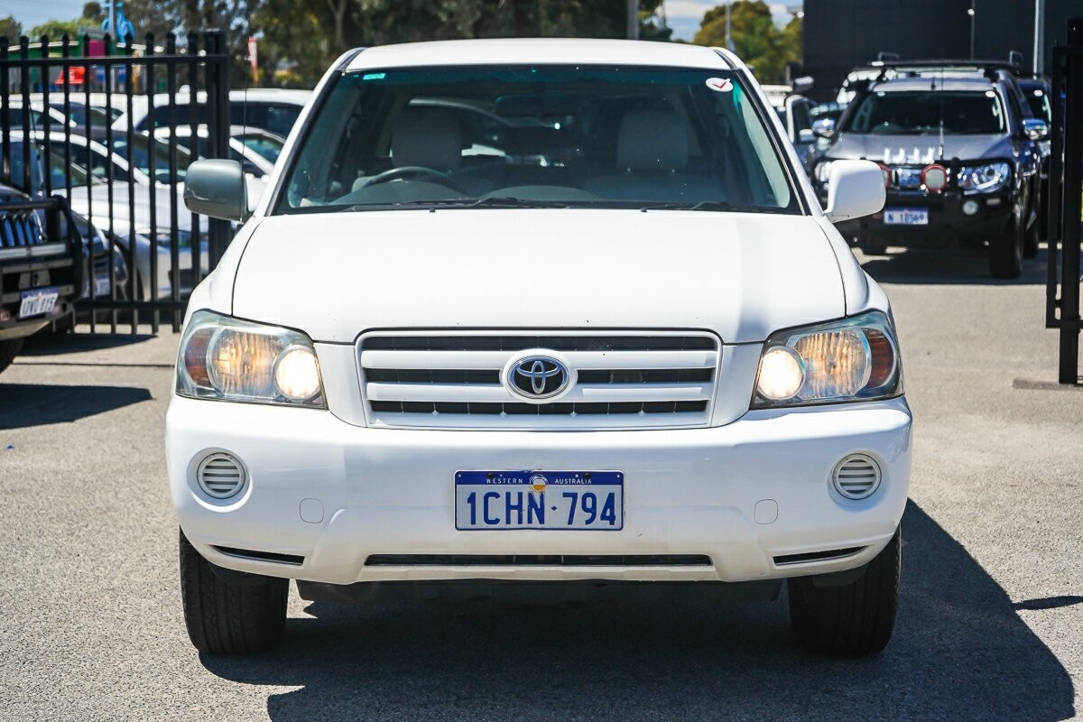 Toyota Kluger image 3