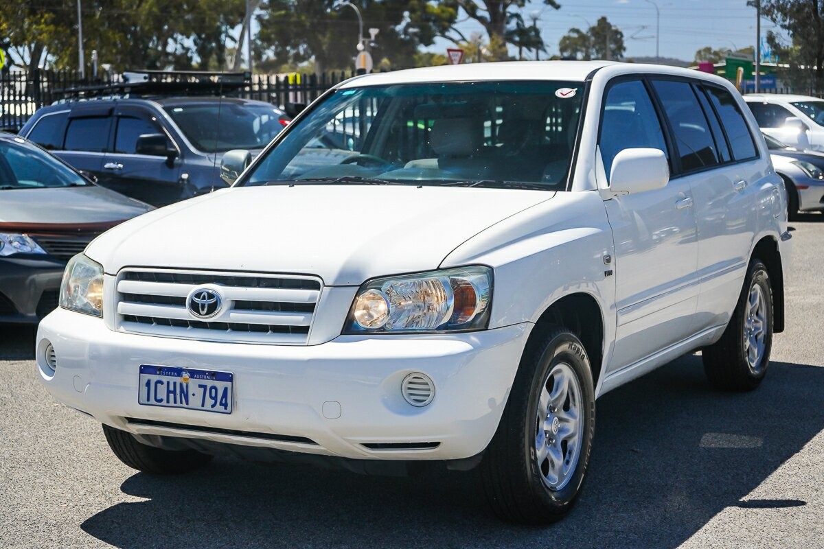 Toyota Kluger image 4