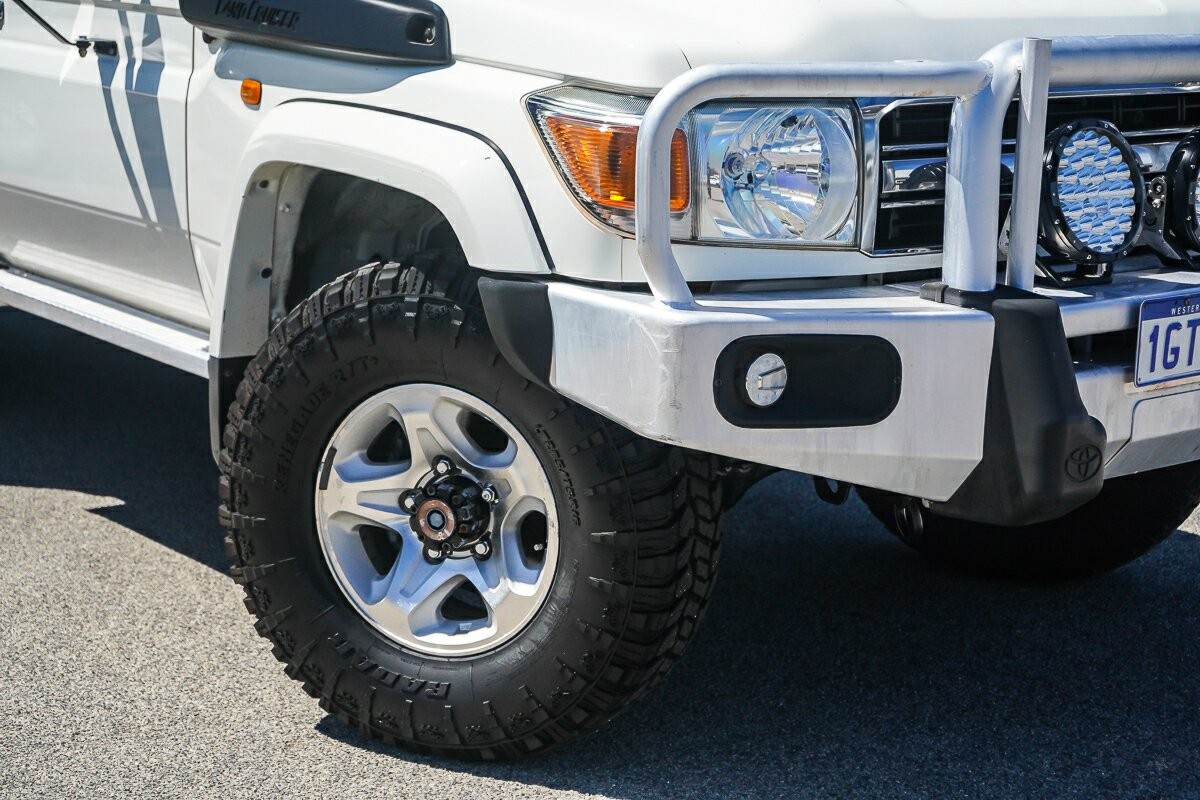 Toyota Landcruiser image 2