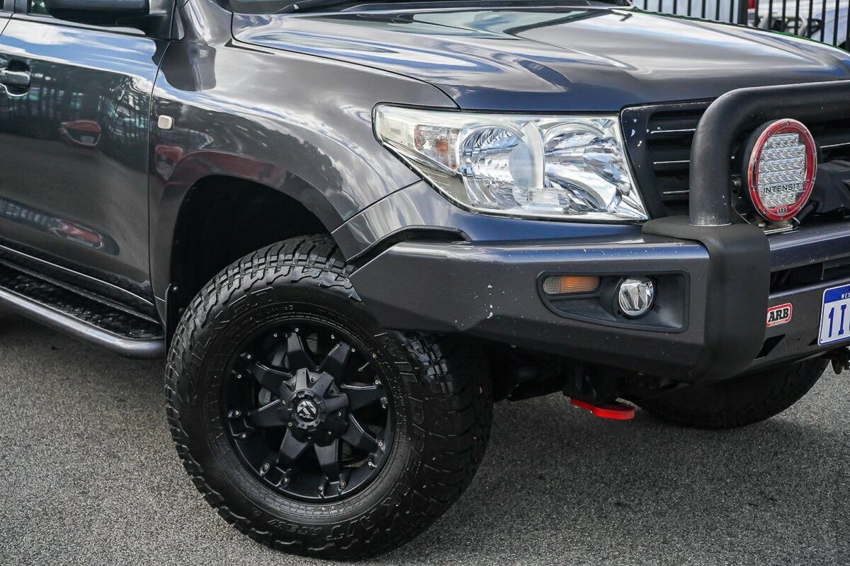 Toyota Landcruiser image 2
