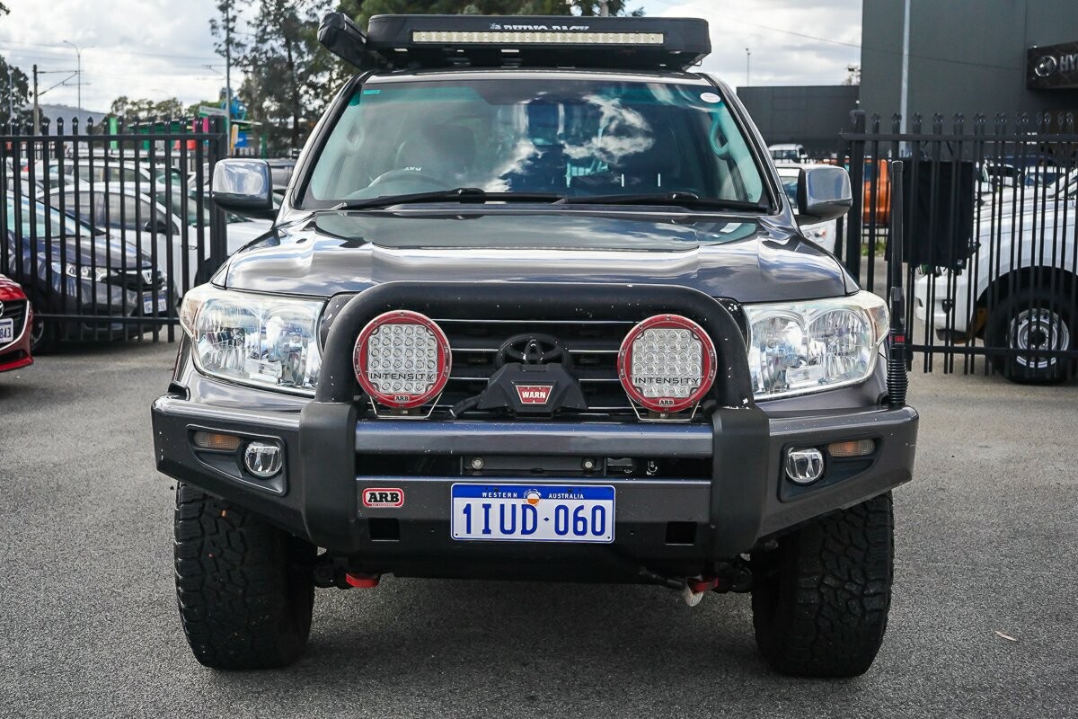 Toyota Landcruiser image 3