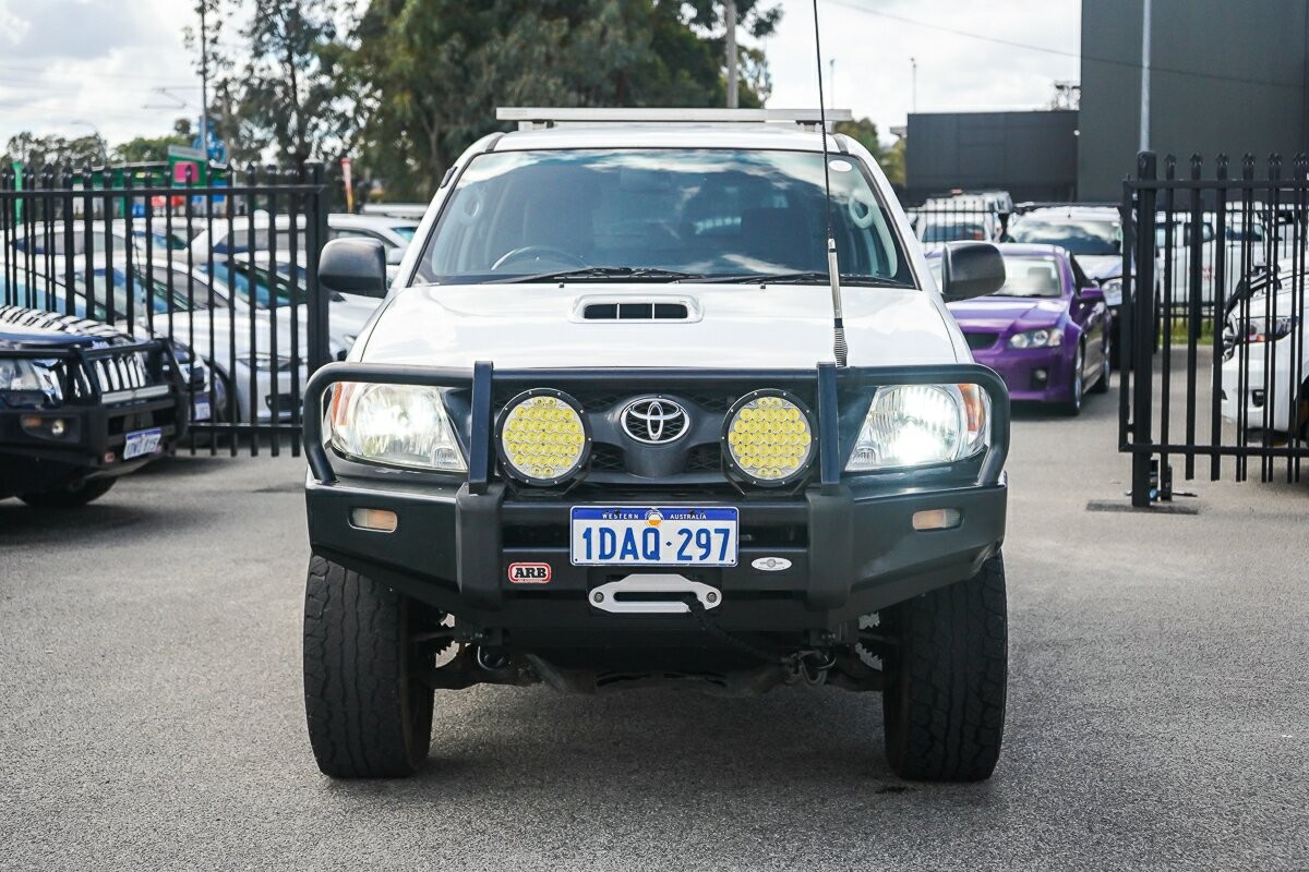Toyota Hilux image 3