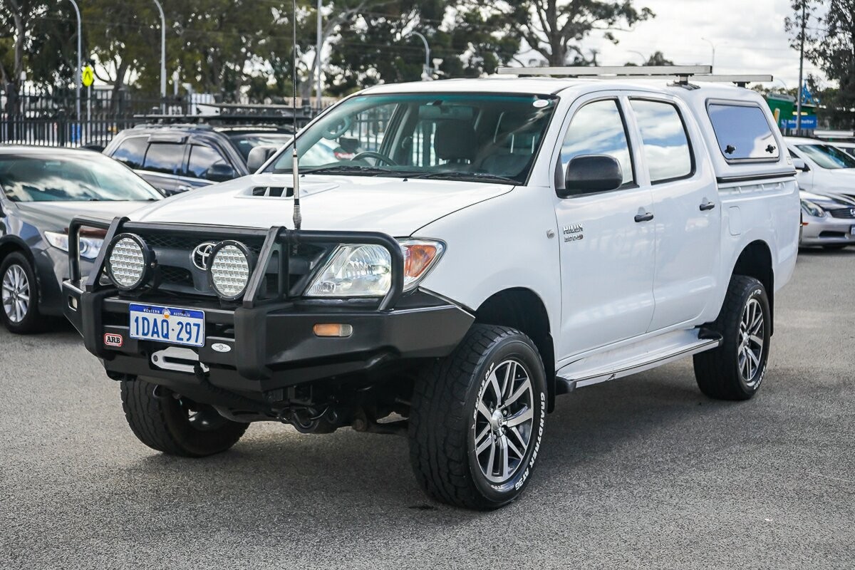 Toyota Hilux image 4