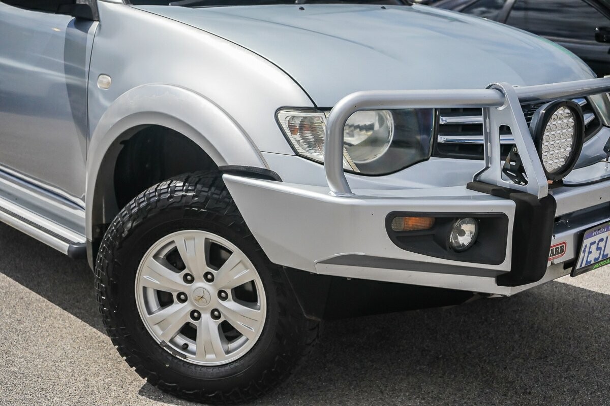 Mitsubishi Triton image 2