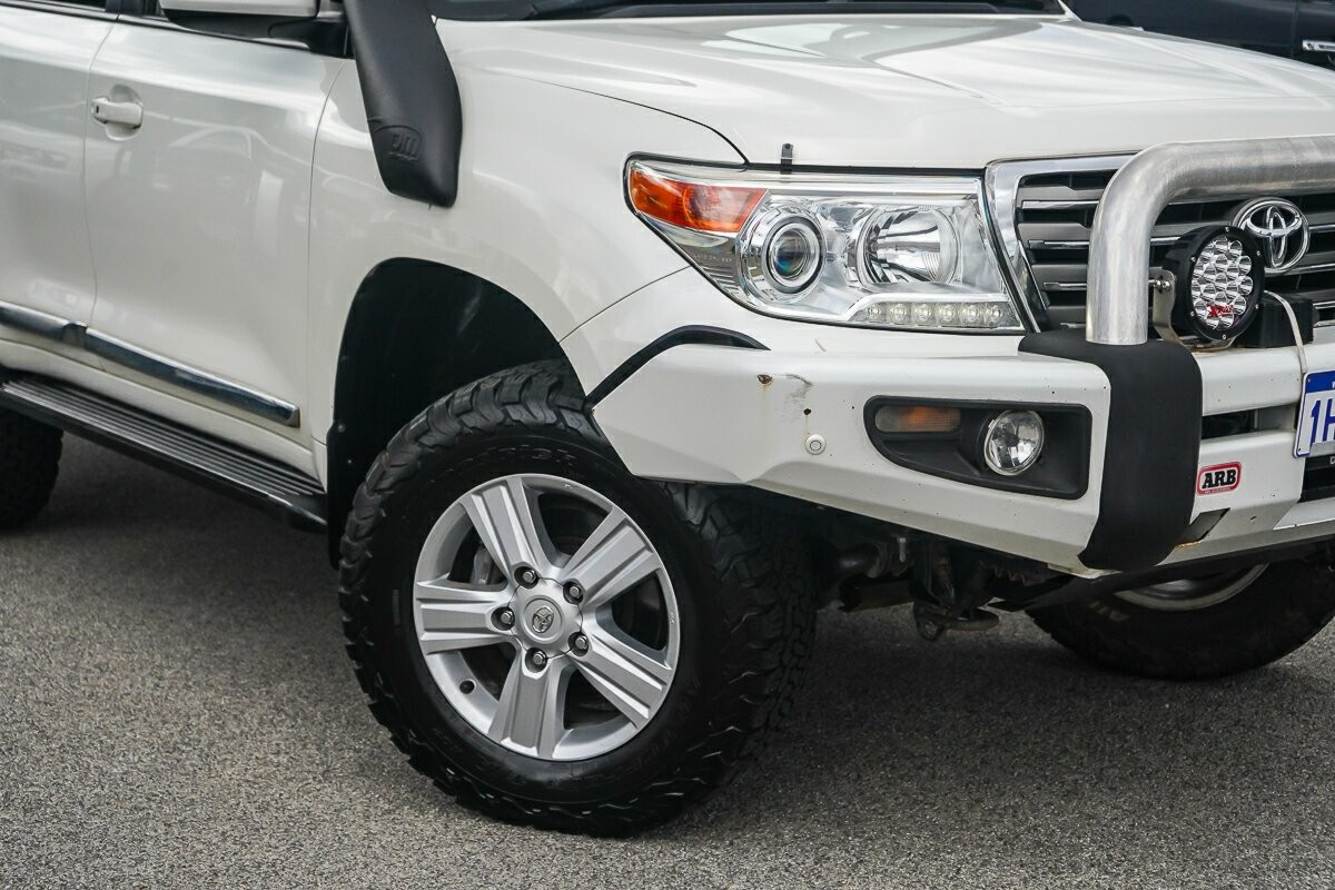 Toyota Landcruiser image 2