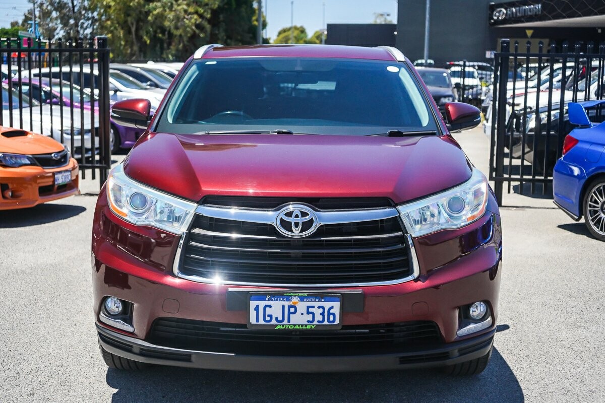 Toyota Kluger image 3