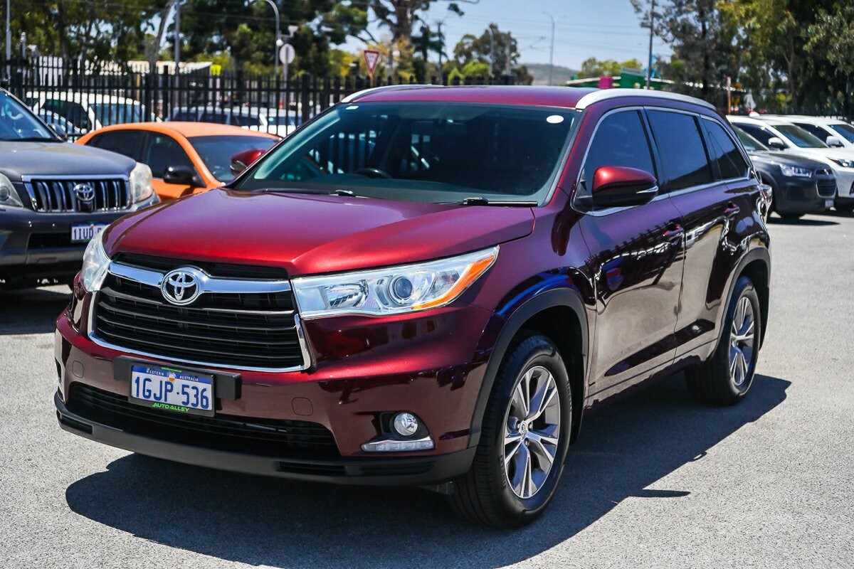 Toyota Kluger image 4