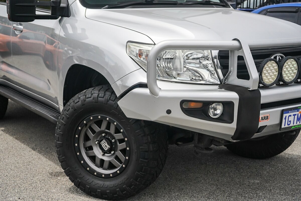 Toyota Landcruiser image 2