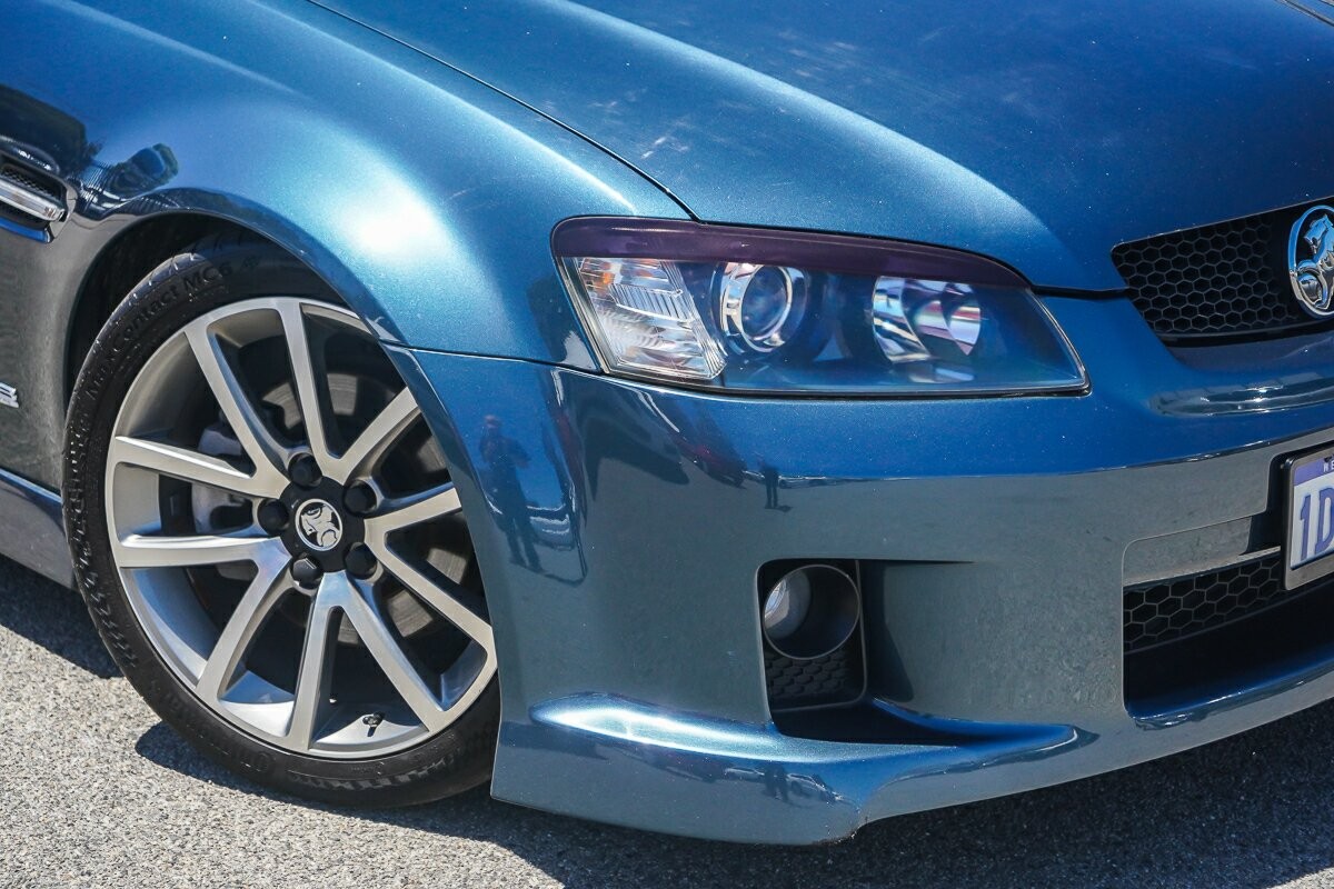 Holden Commodore image 2