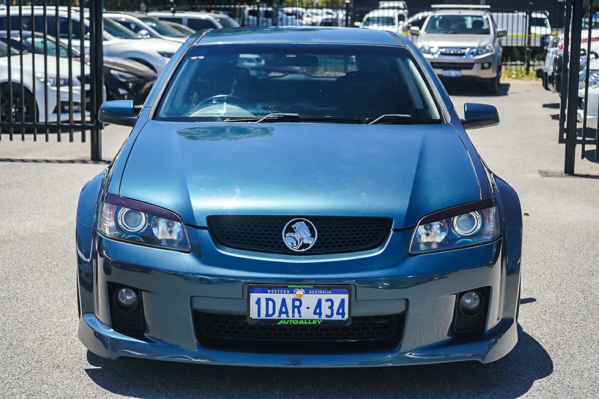 Holden Commodore image 3