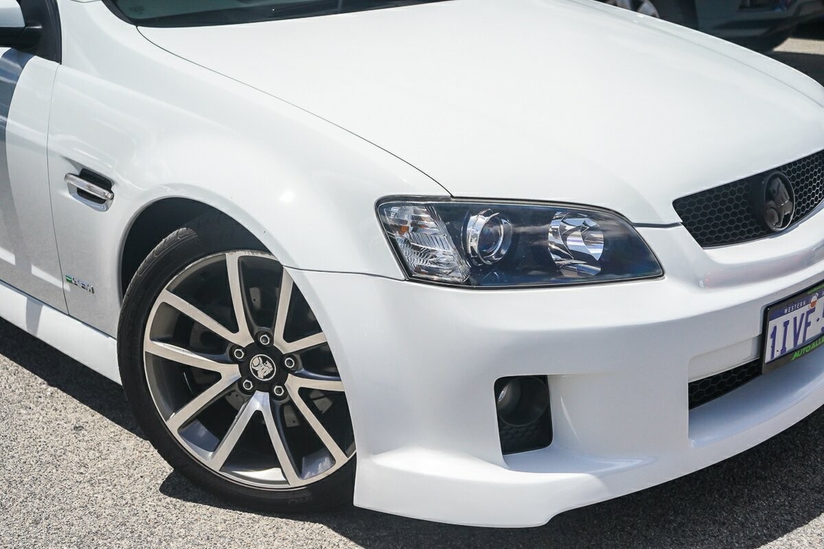 Holden Commodore image 2