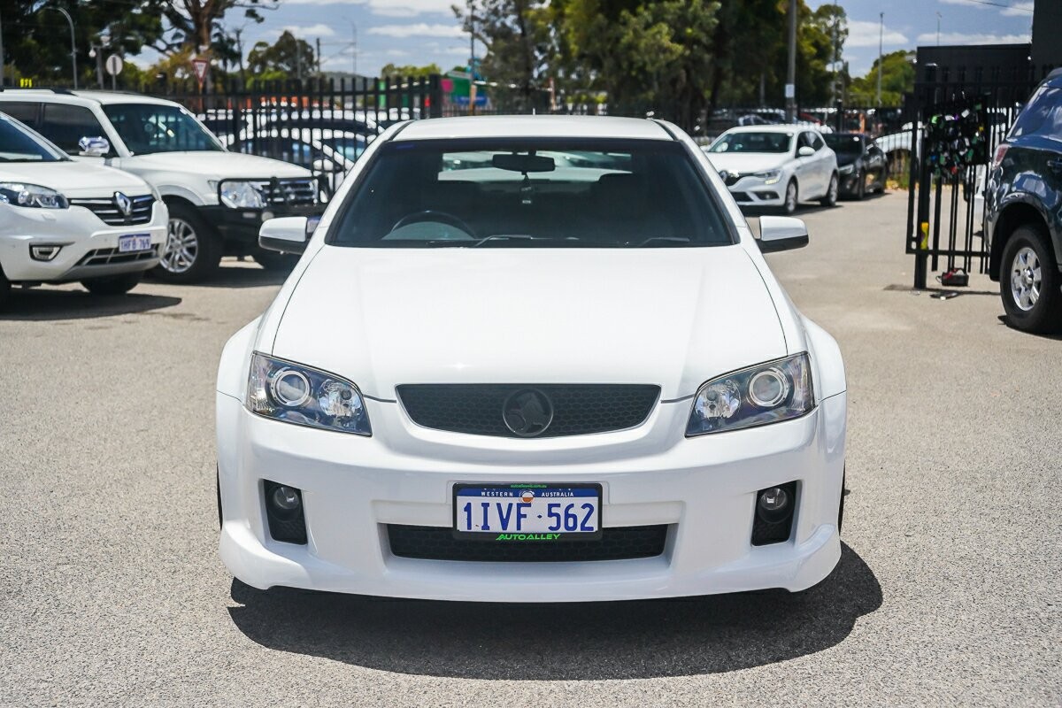 Holden Commodore image 3
