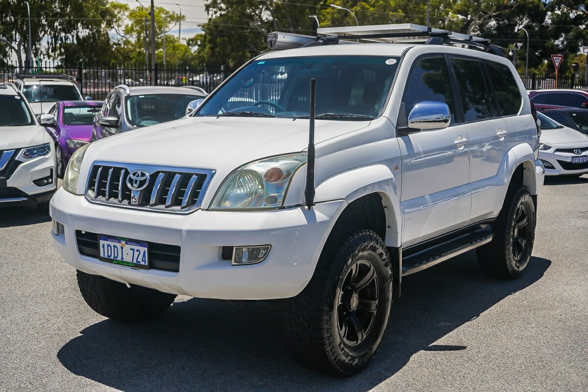 Toyota Landcruiser Prado image 4