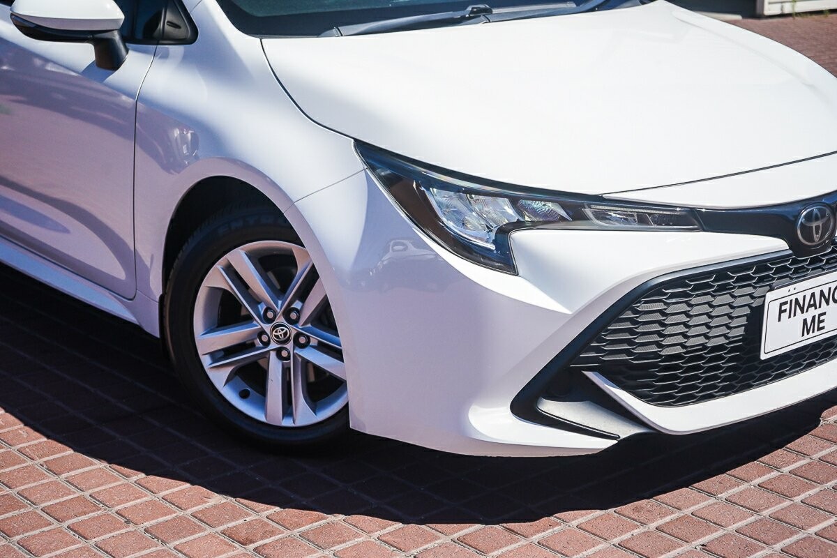 Toyota Corolla image 2