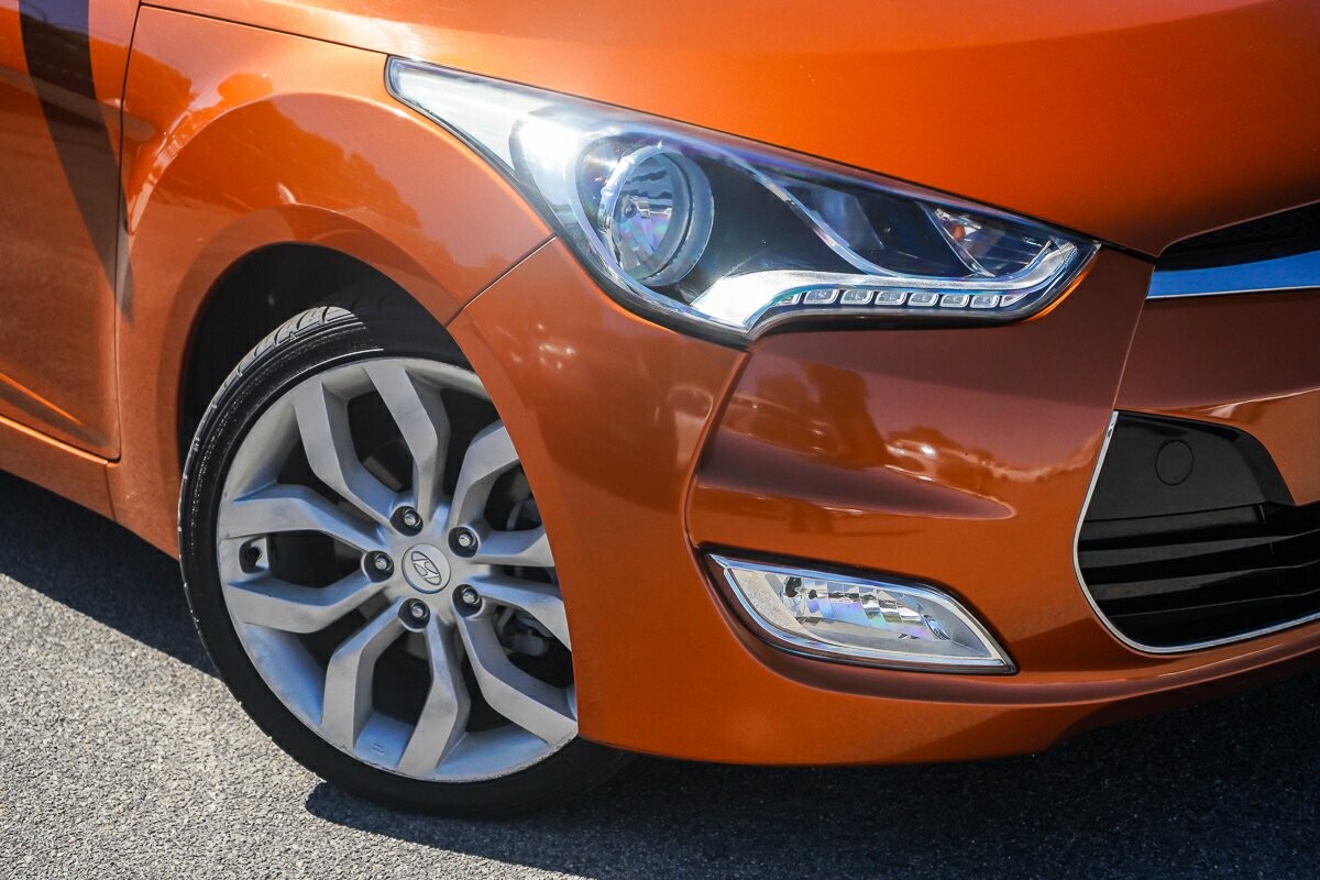 Hyundai Veloster image 2