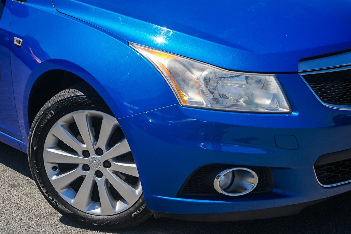 Holden Cruze image 2