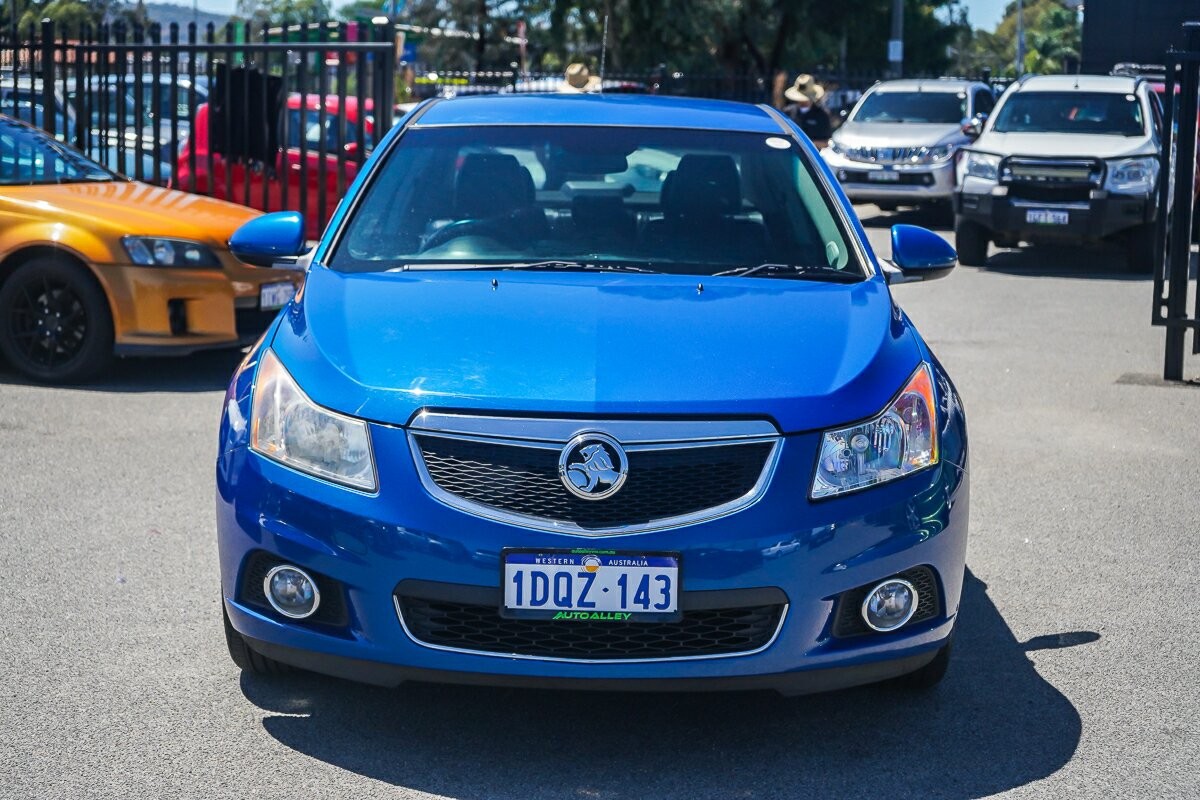 Holden Cruze image 3
