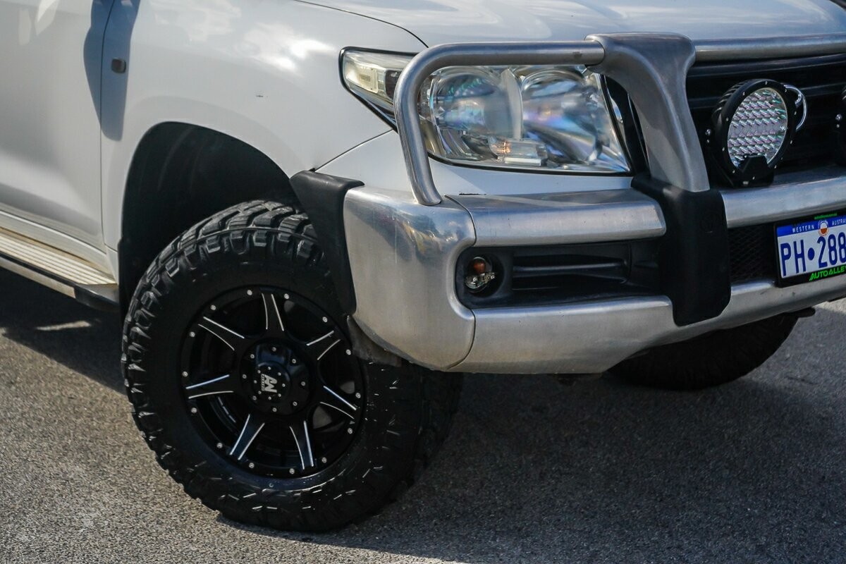 Toyota Landcruiser image 2