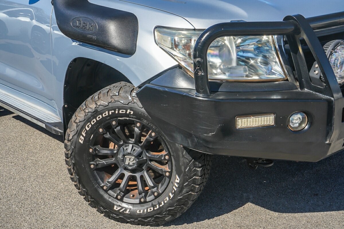 Toyota Landcruiser image 2