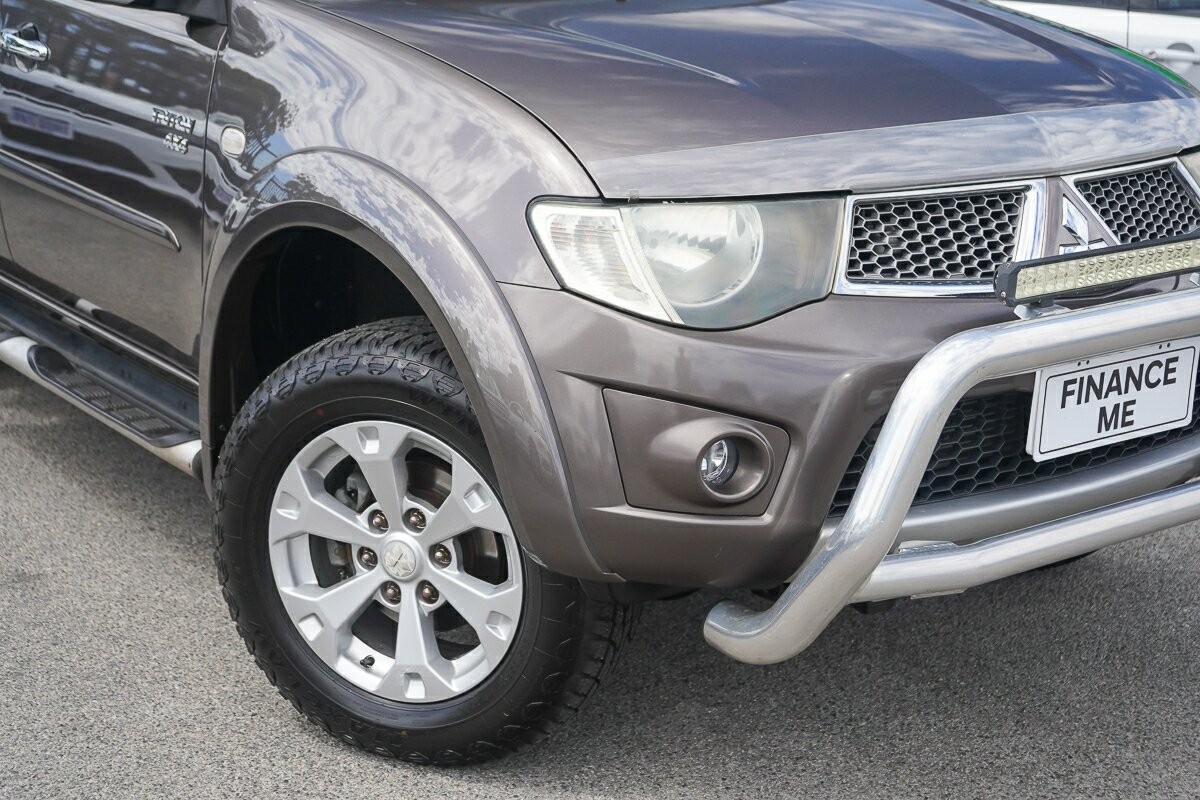 Mitsubishi Triton image 2