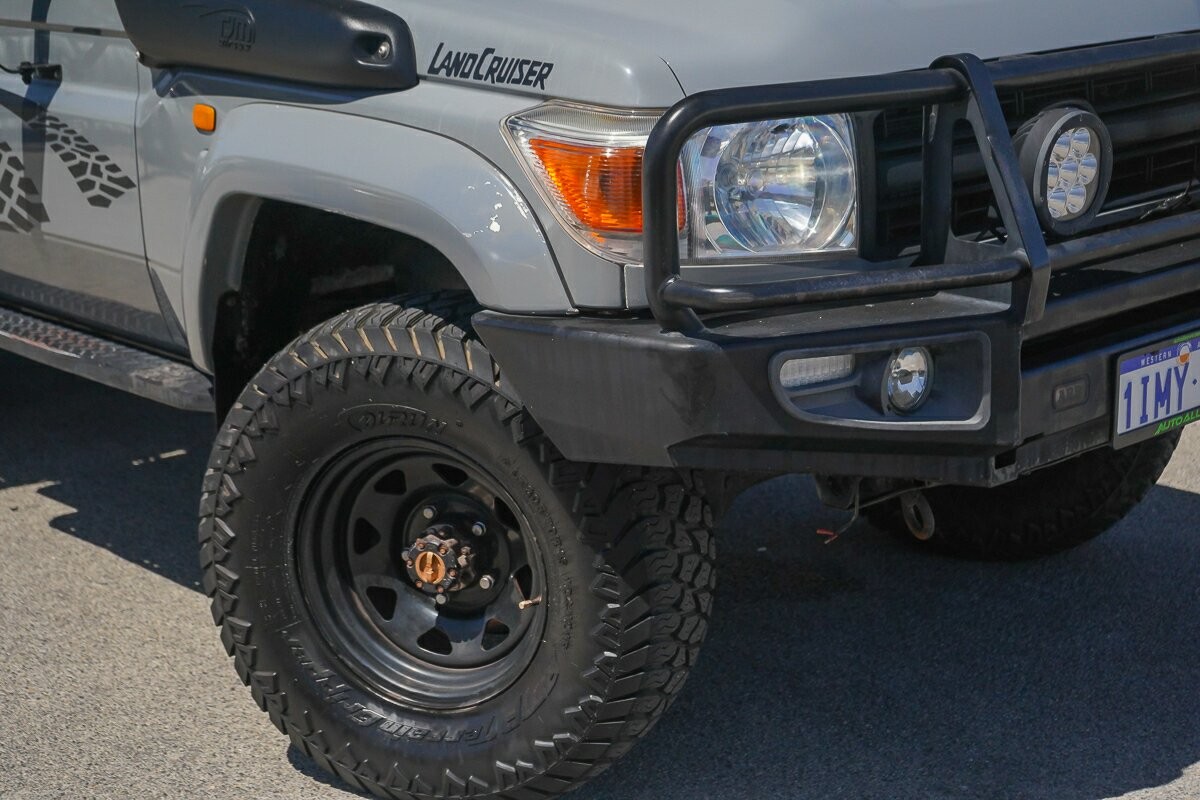 Toyota Landcruiser image 2