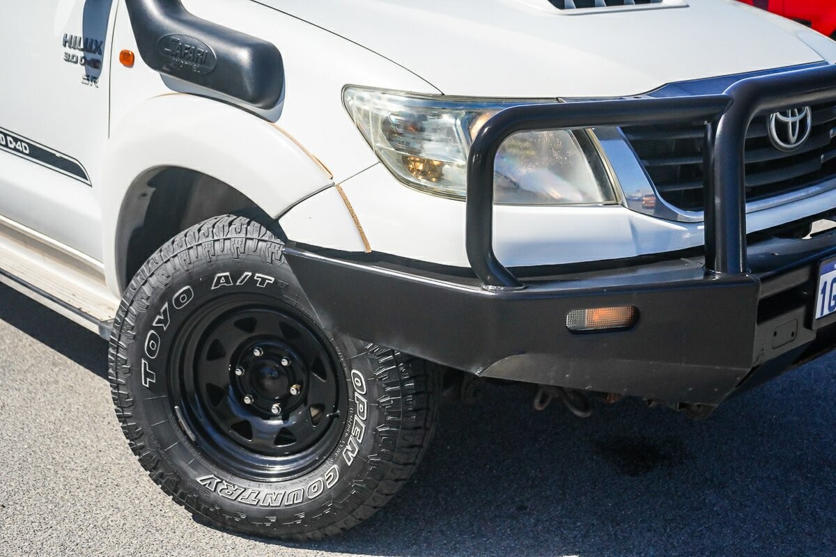 Toyota Hilux image 2