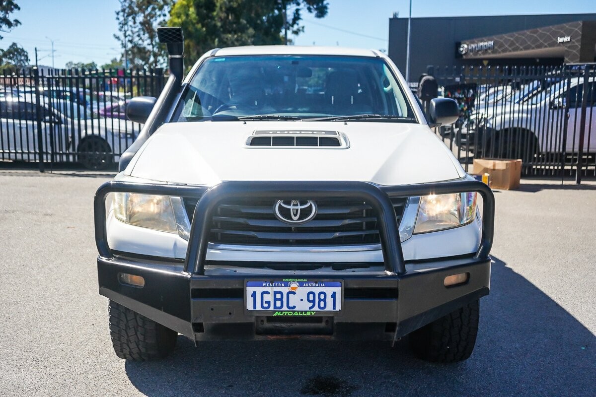 Toyota Hilux image 3