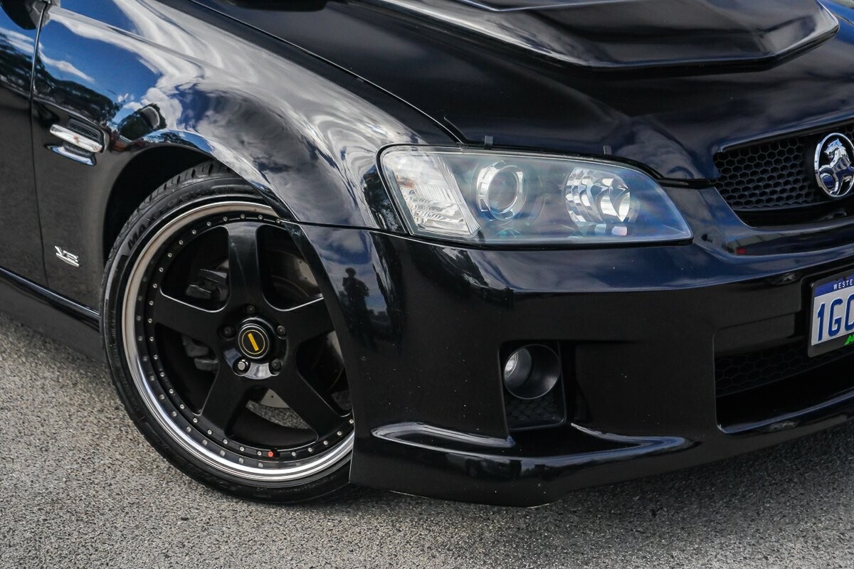 Holden Commodore image 2