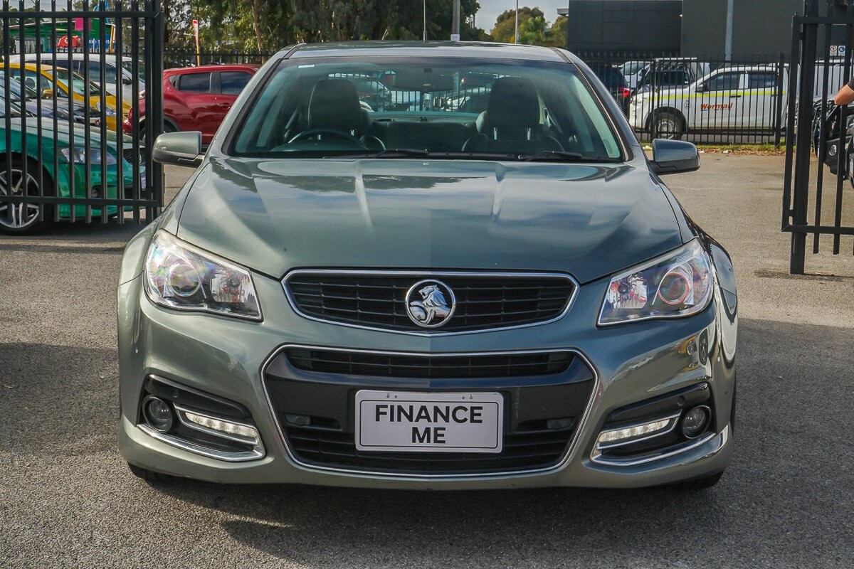 Holden Commodore image 3
