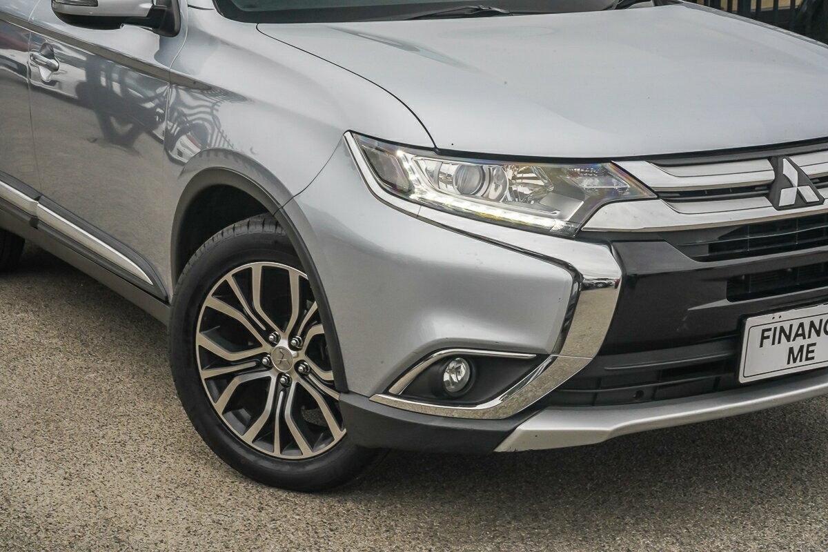 Mitsubishi Outlander image 2