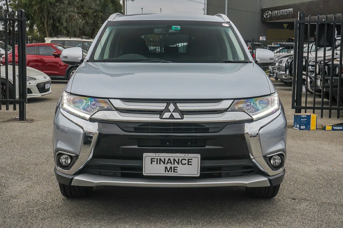 Mitsubishi Outlander image 3