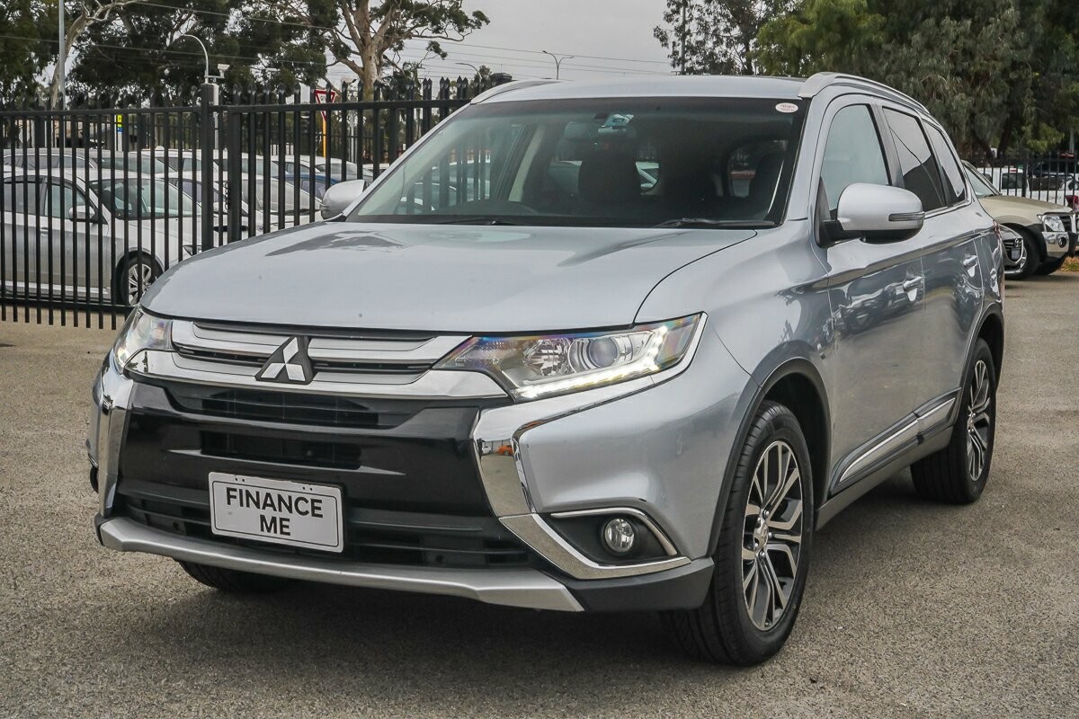 Mitsubishi Outlander image 4