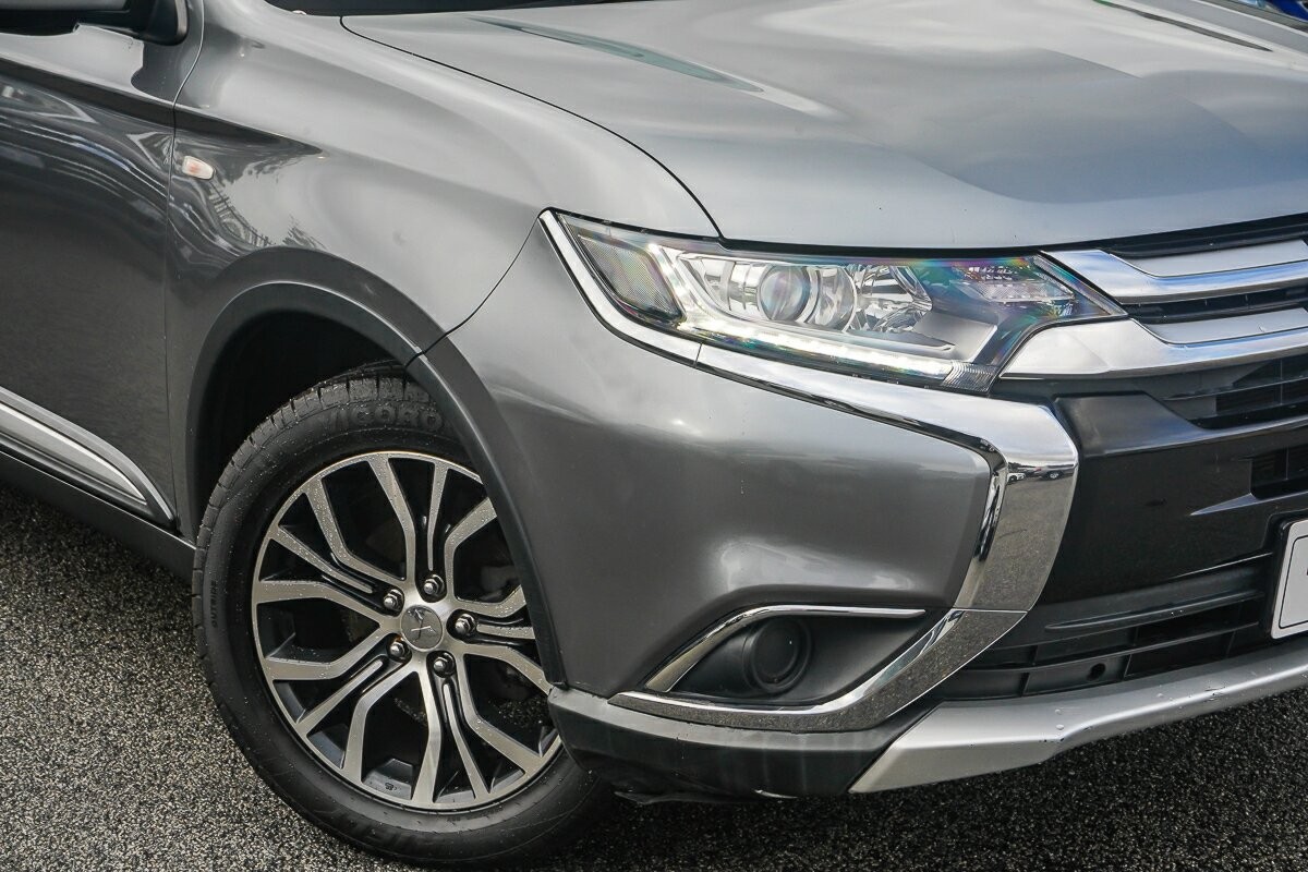 Mitsubishi Outlander image 2