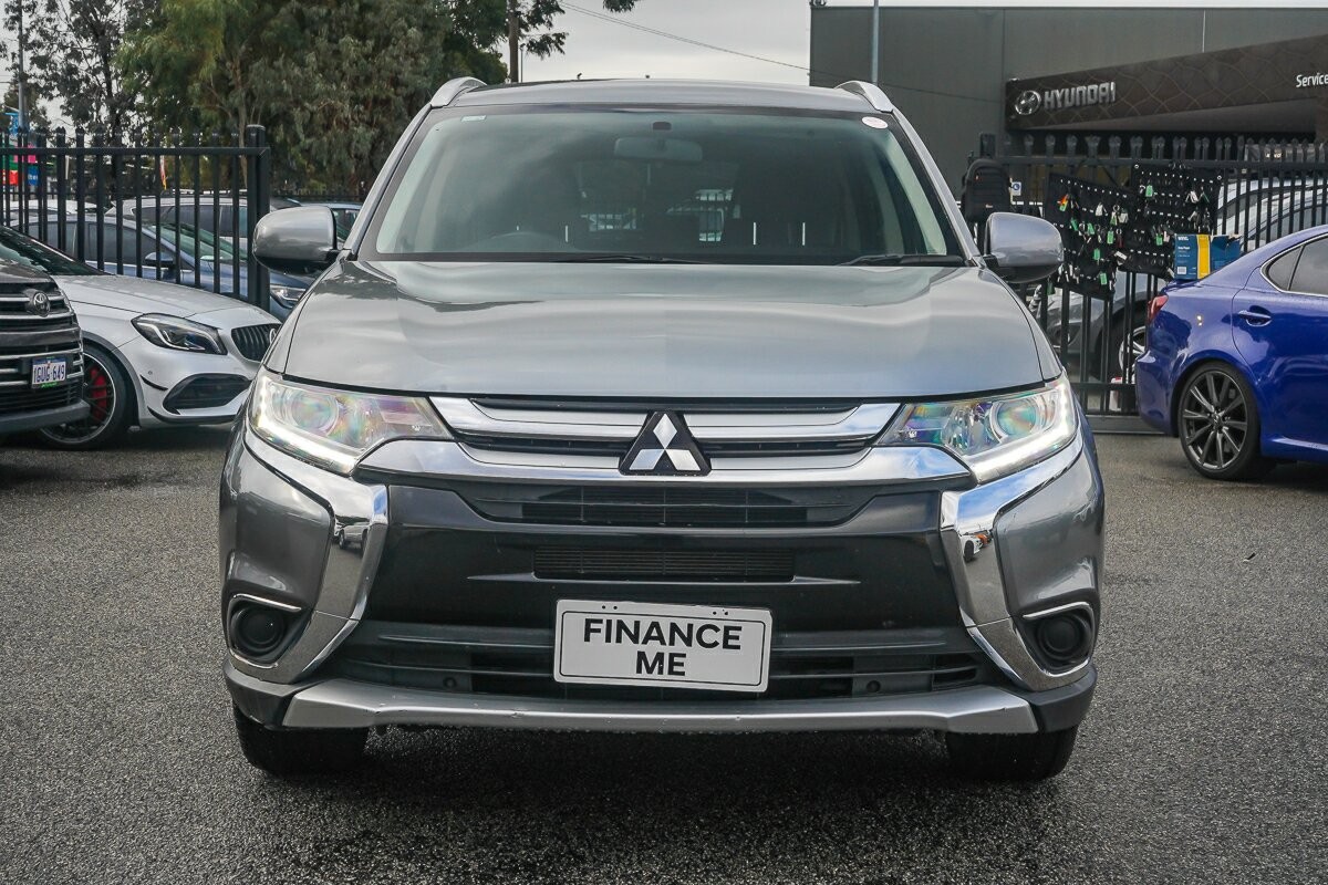 Mitsubishi Outlander image 3