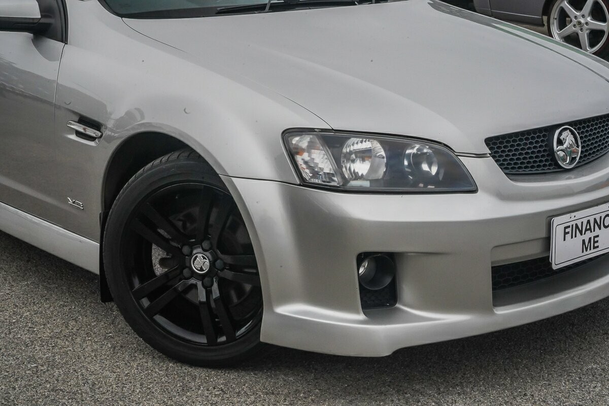 Holden Commodore image 2