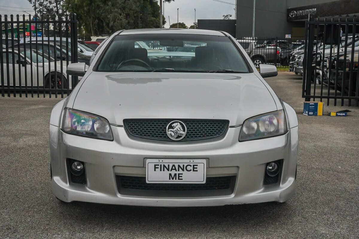Holden Commodore image 3