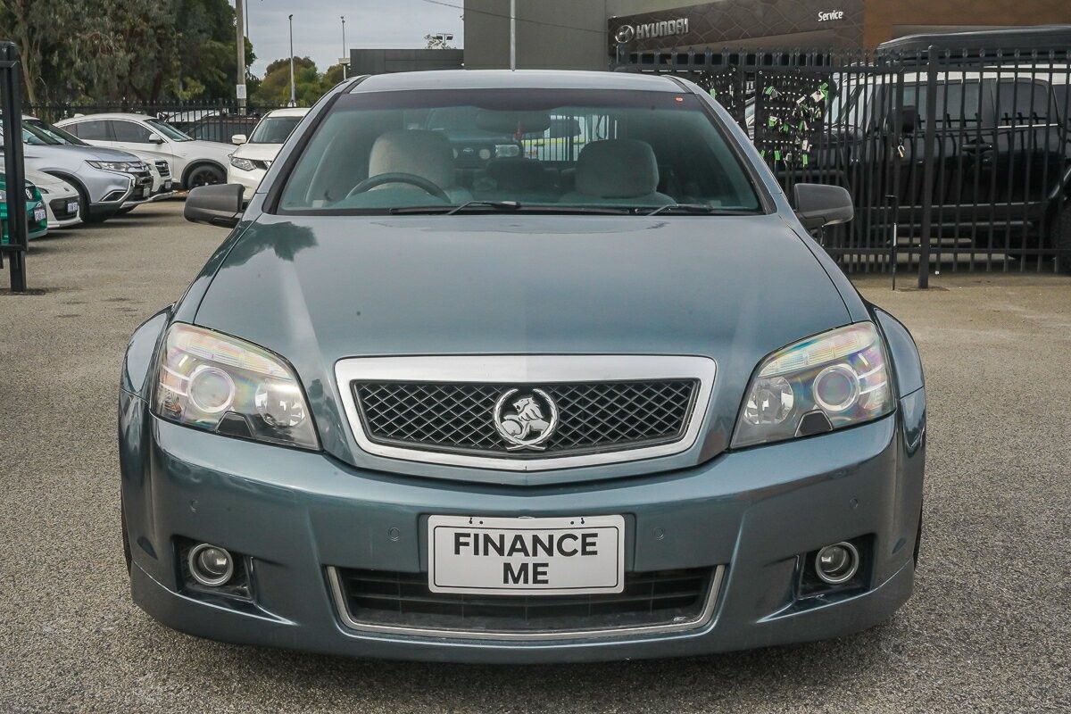 Holden Caprice image 3