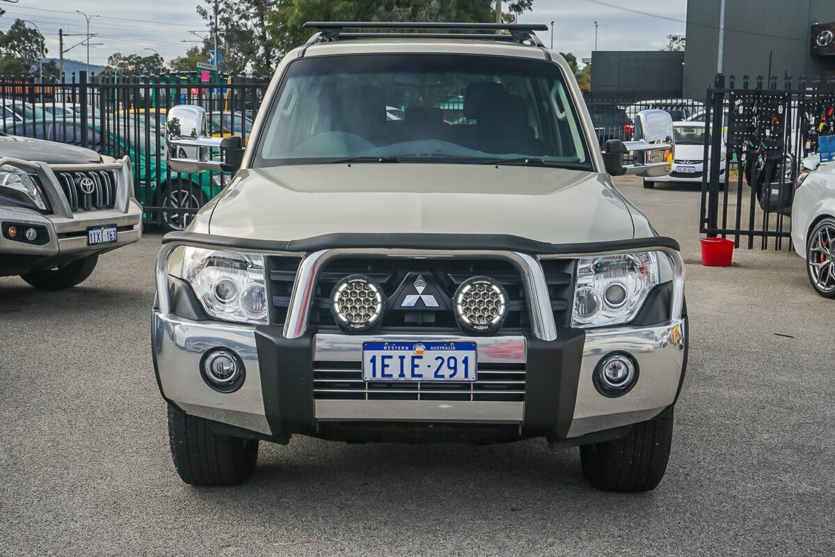 Mitsubishi Pajero image 3