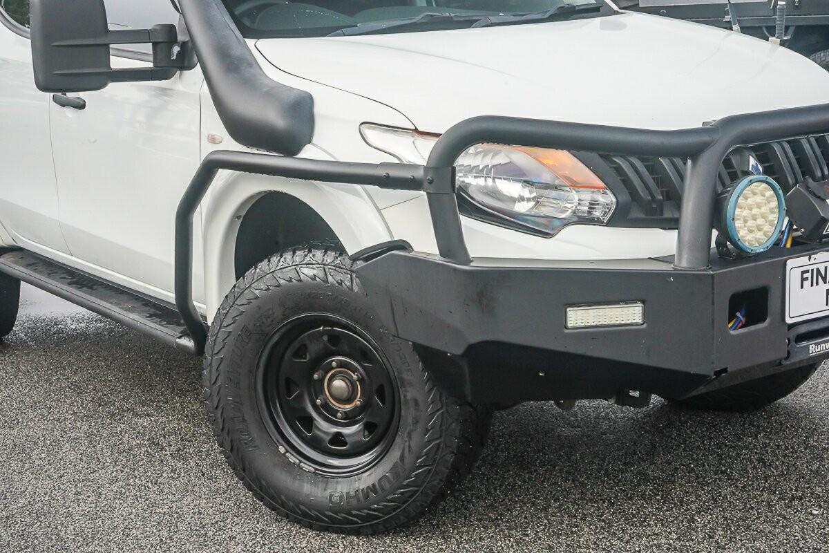 Mitsubishi Triton image 2