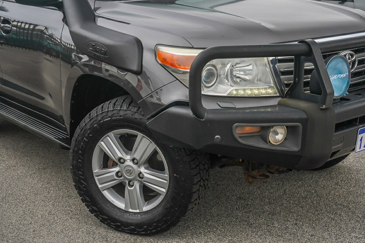 Toyota Landcruiser image 2