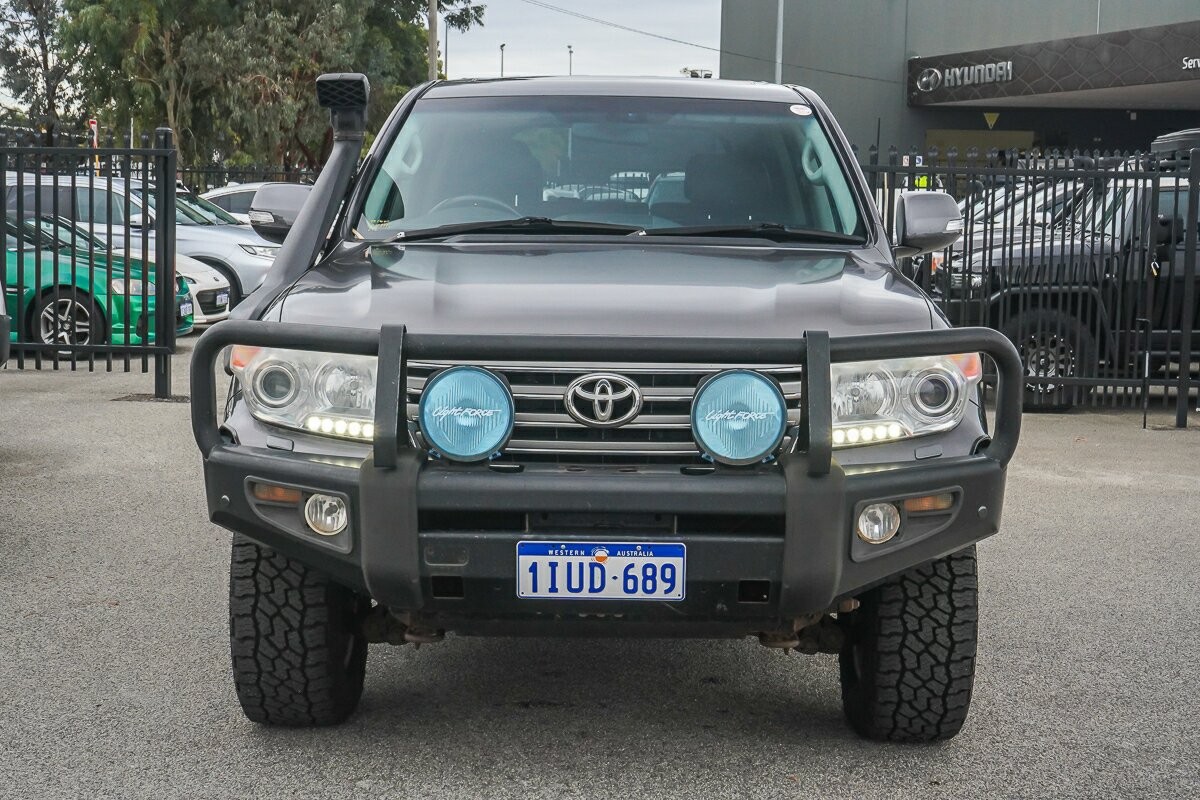 Toyota Landcruiser image 3