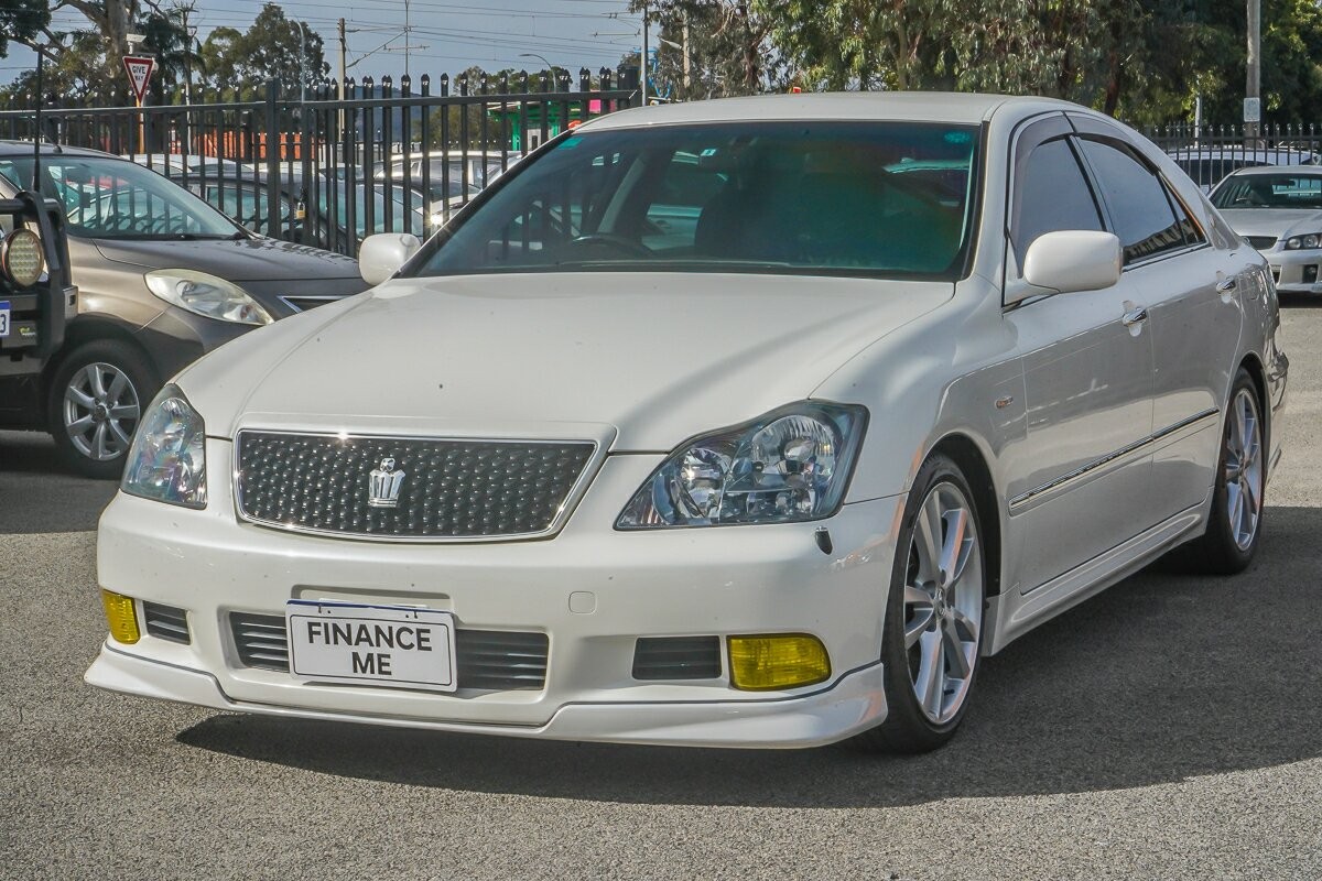 Toyota Crown image 4