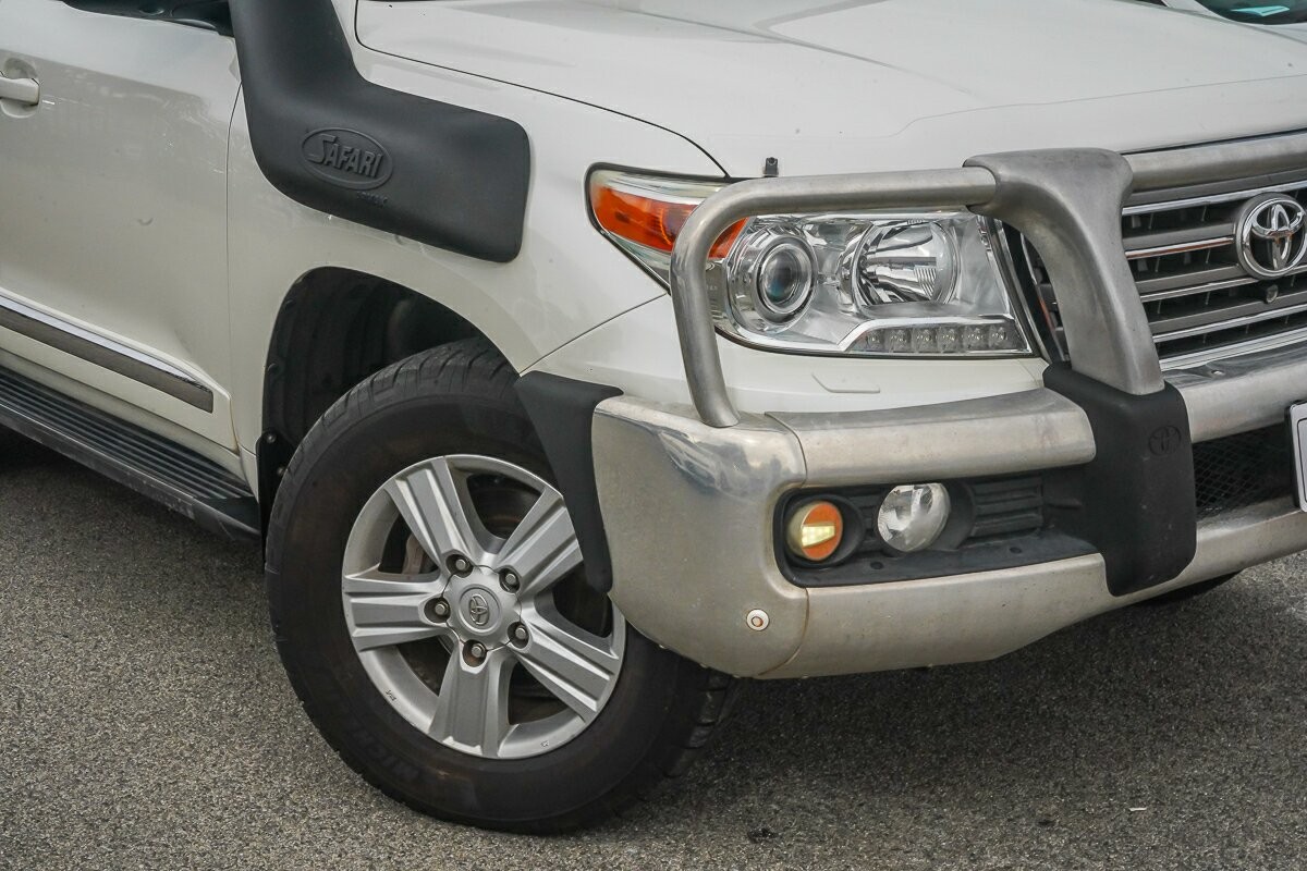 Toyota Landcruiser image 2