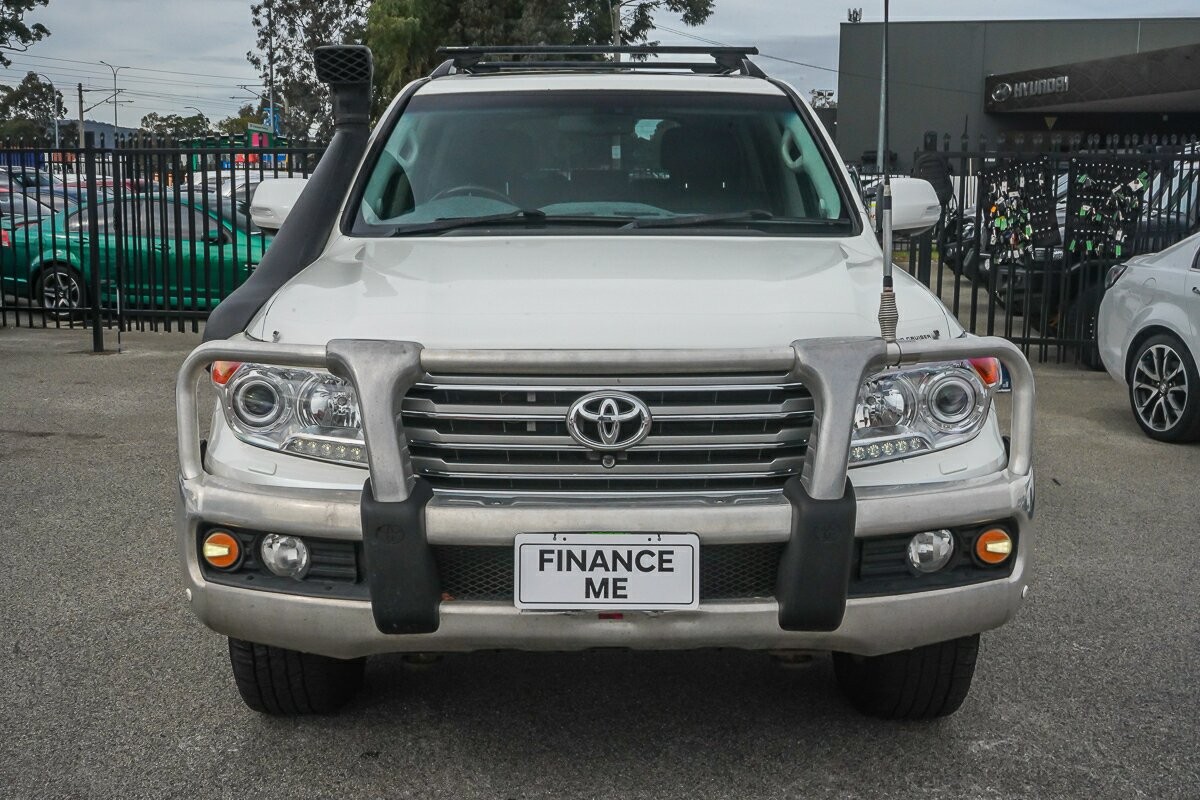 Toyota Landcruiser image 3