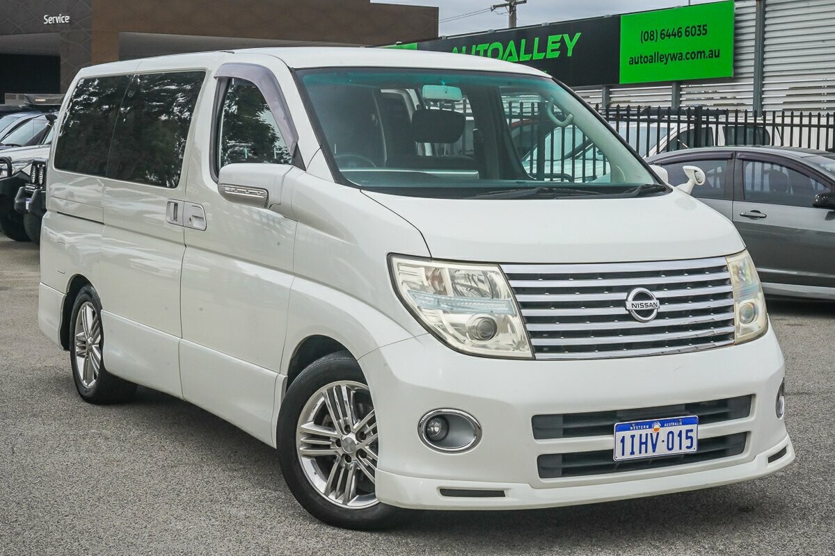 Nissan Elgrand image 1
