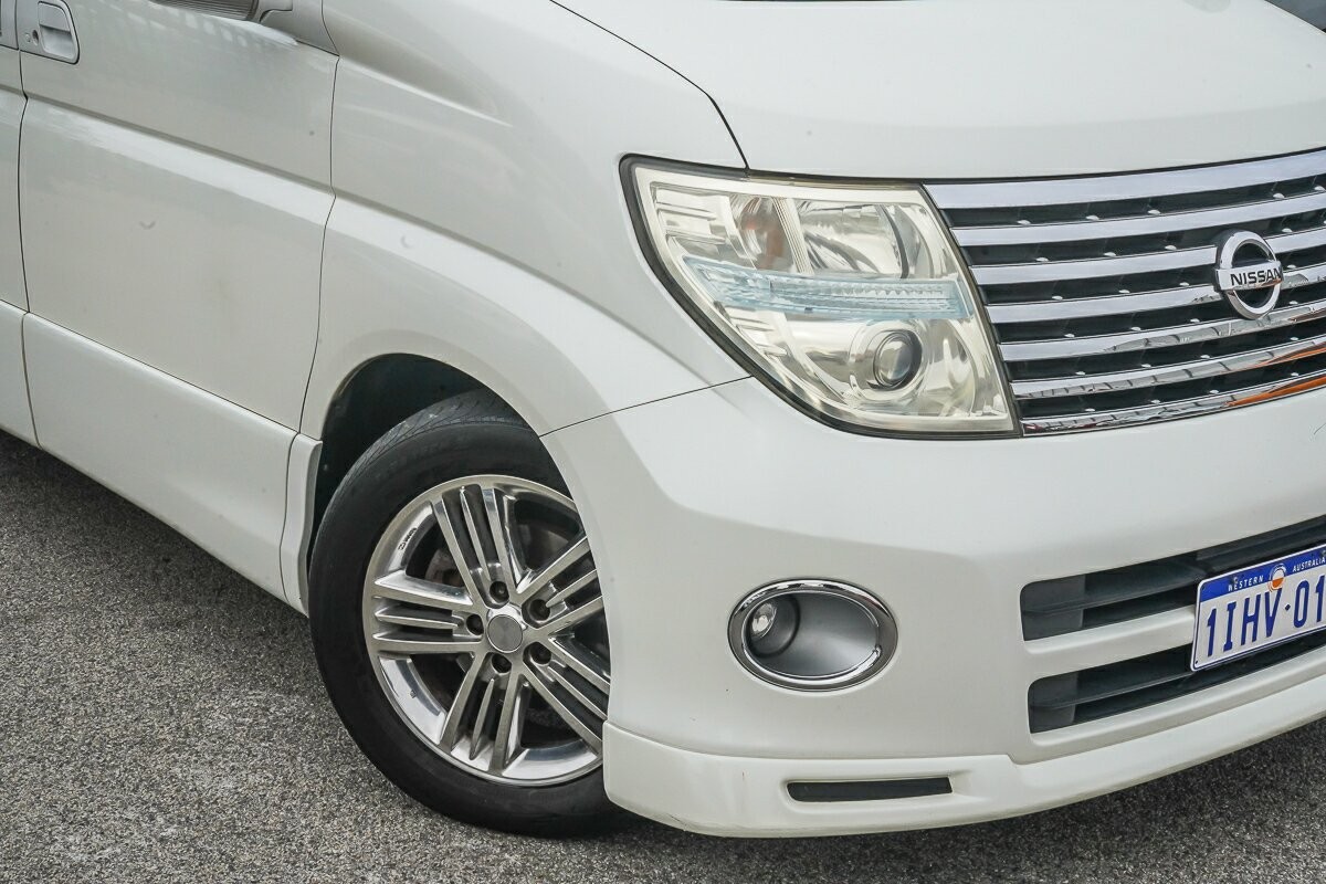 Nissan Elgrand image 2