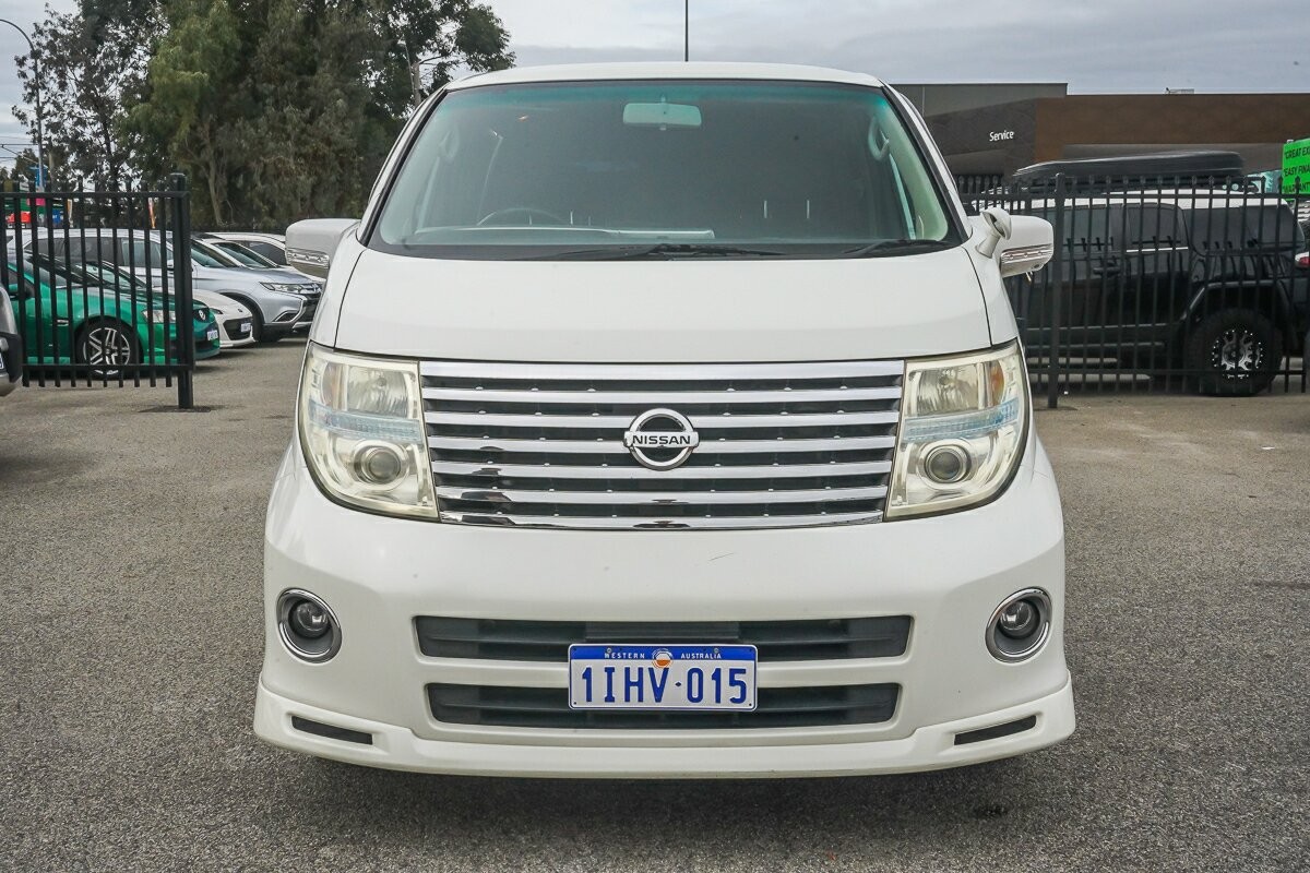 Nissan Elgrand image 3