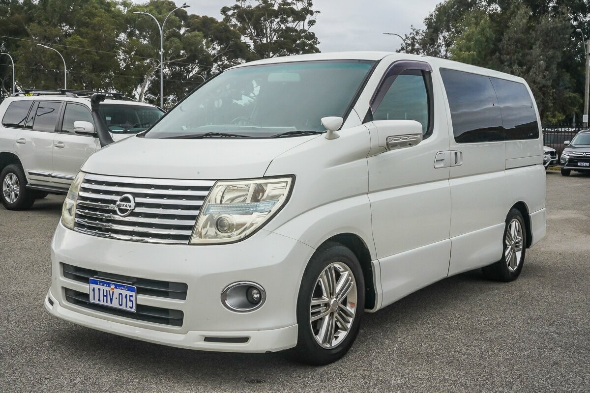 Nissan Elgrand image 4